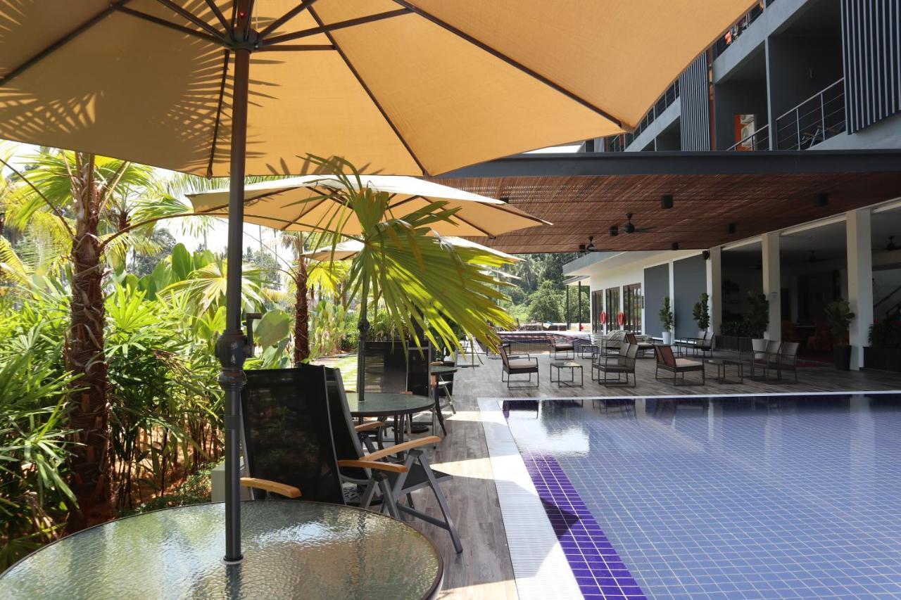 Roxy Sematan Villa & Townhouse エクステリア 写真