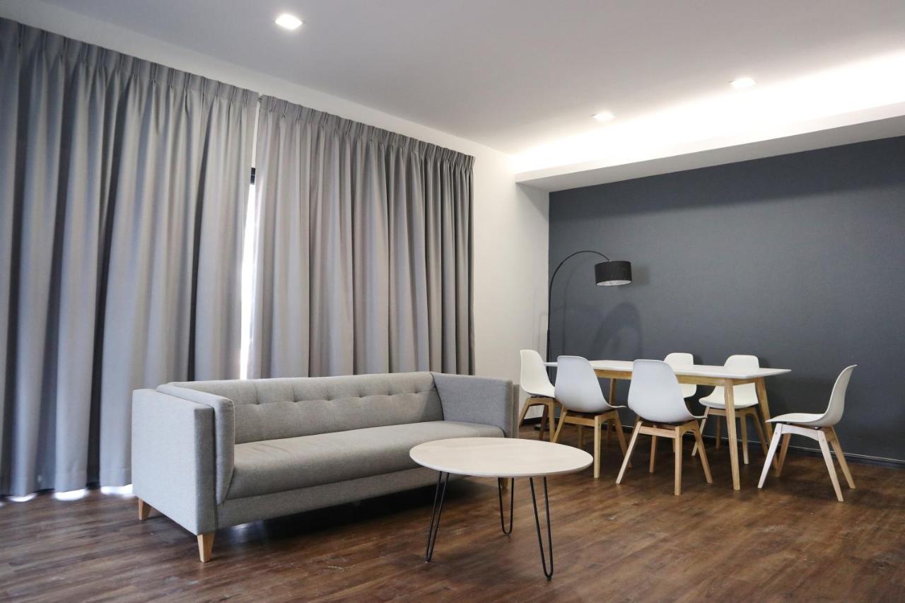 Roxy Sematan Villa & Townhouse エクステリア 写真