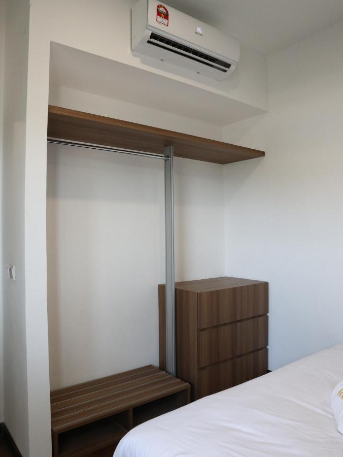 Roxy Sematan Villa & Townhouse エクステリア 写真