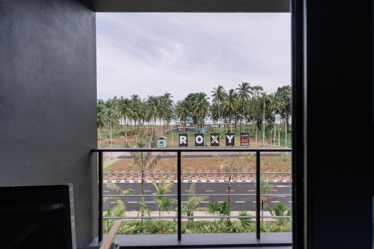 Roxy Sematan Villa & Townhouse エクステリア 写真