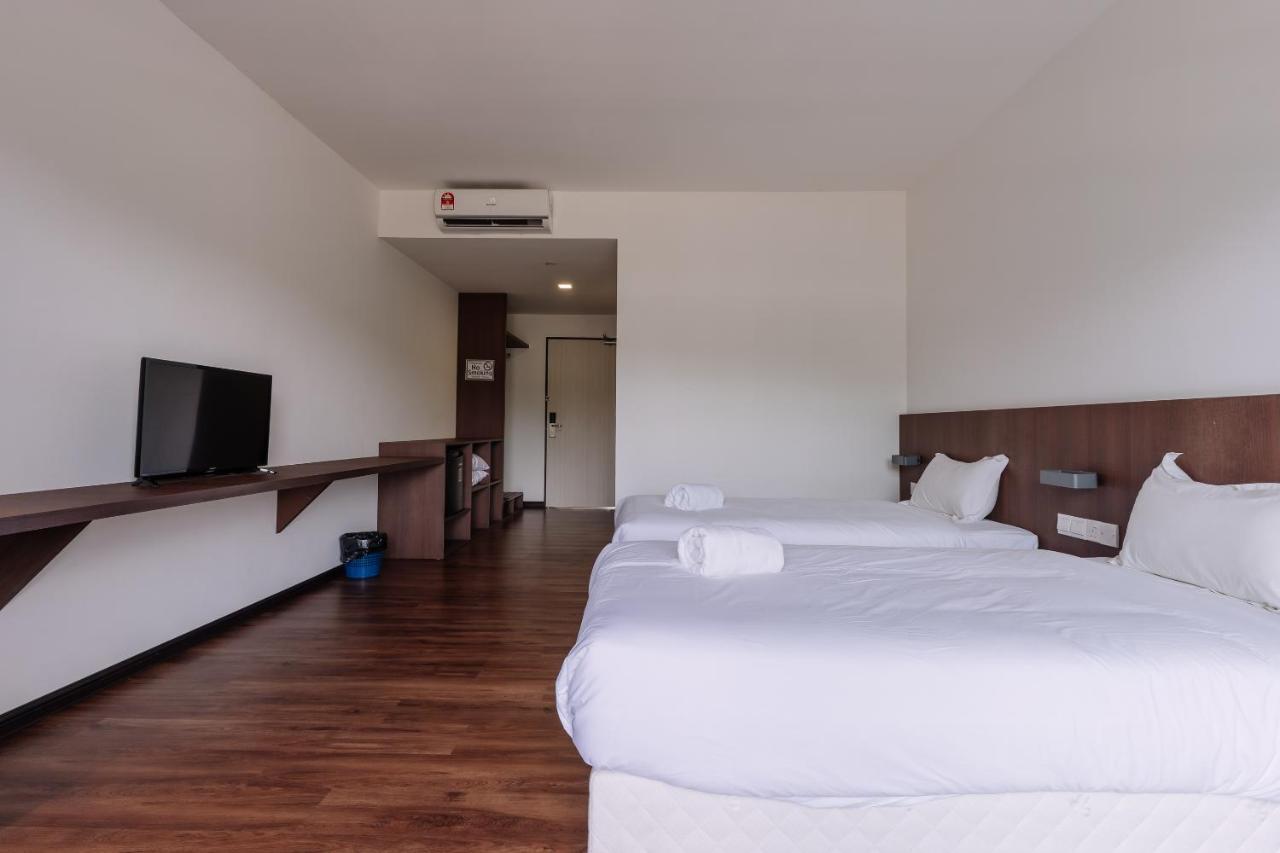 Roxy Sematan Villa & Townhouse エクステリア 写真