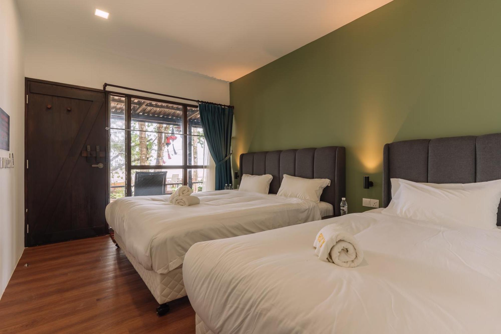 Roxy Sematan Villa & Townhouse エクステリア 写真
